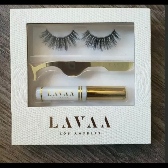 LAVAA Los Angeles Flirty Lash Set 3D Mink Eyelash and get 3 for free - Picture 4 of 7